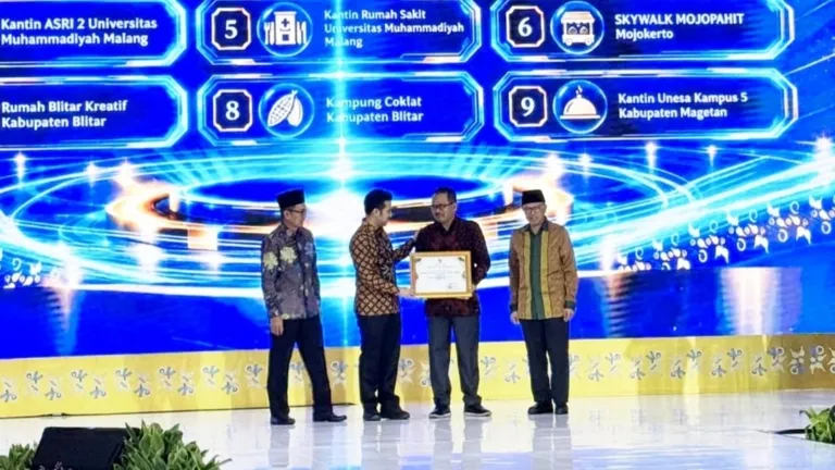 Polije Raih Penghargaan Zona KHAS di Festival Ekonomi Syariah