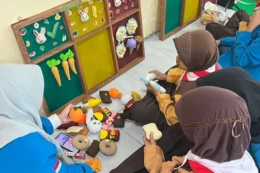 Edukasi Gizi Adaptif, Tim Polije Kenalkan Sensory-Magnetic Board bagi Siswa SLB-C TPA Jember
