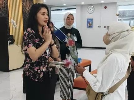 Sambut Hari Pelanggan Nasional Pimpinan Cabang Perbankan Sapa Nasabah dengan Kehangatan