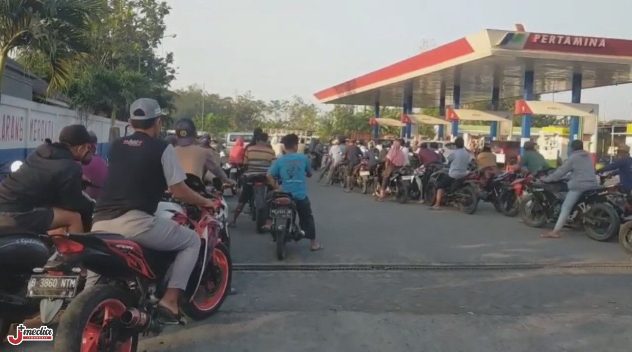 Antrean BBM Mengular di Jember, Pertamina Pastikan Stok Aman