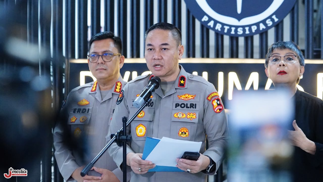 Brimob Kerahkan 300 Personel Evakuasi Korban Banjir Padang
