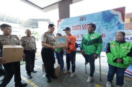 HUT ke-75 Humas Polri Polda Jatim Rangkul Komunitas Ojol