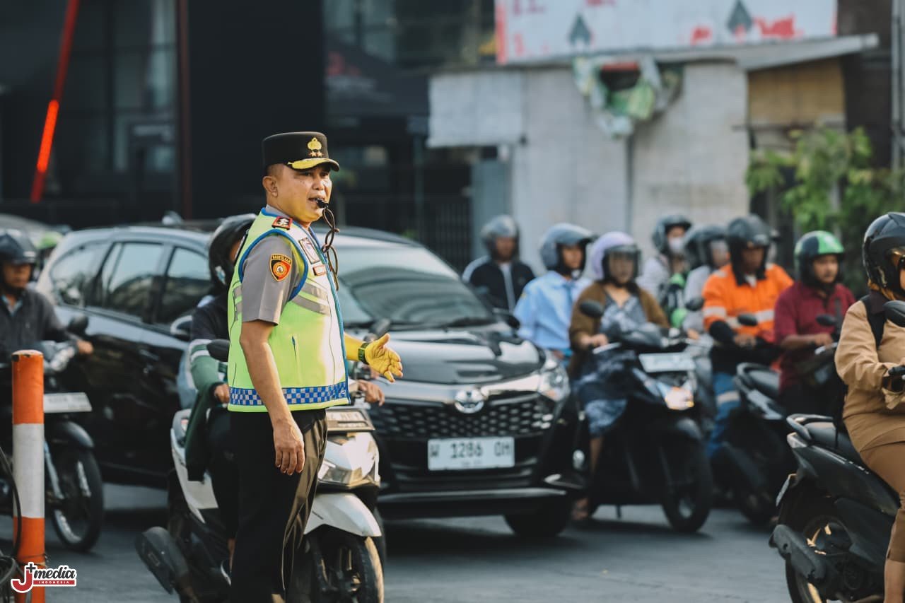 Kapolda Jatim Pantau Langsung Pelayanan Lalu Lintas Surabaya