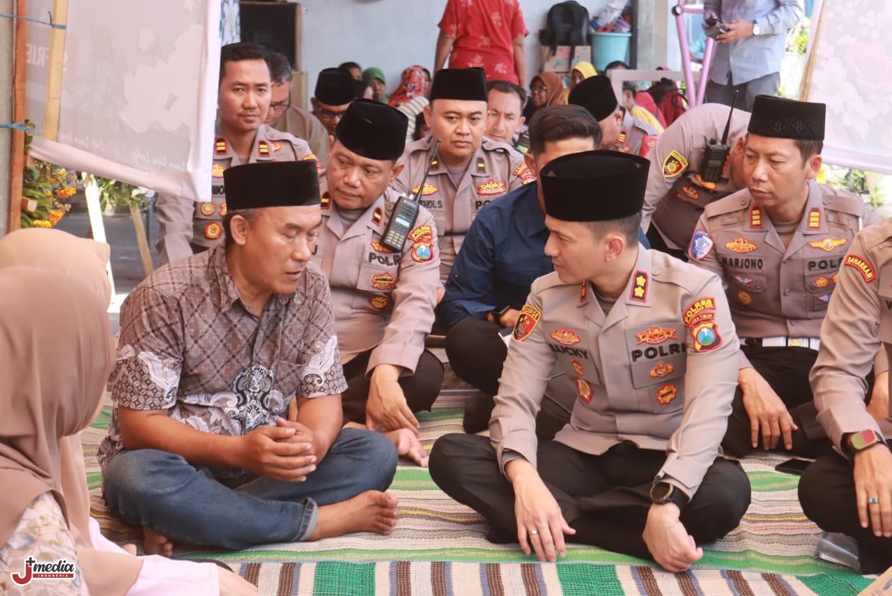 Kapolres Probolinggo Kota Takziah ke Rumah Korban Karhutla Bromo