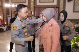Lenia Dekananto Dorong Kesejahteraan dan Keharmonisan Keluarga Polwan Jatim