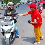 PMI Jember Bagikan Masker Gratis di Tengah Lonjakan ISPA