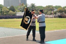 Pataka Bhayangkara Satya Abhiyukta Resmi Diserahkan kepada Dekananto